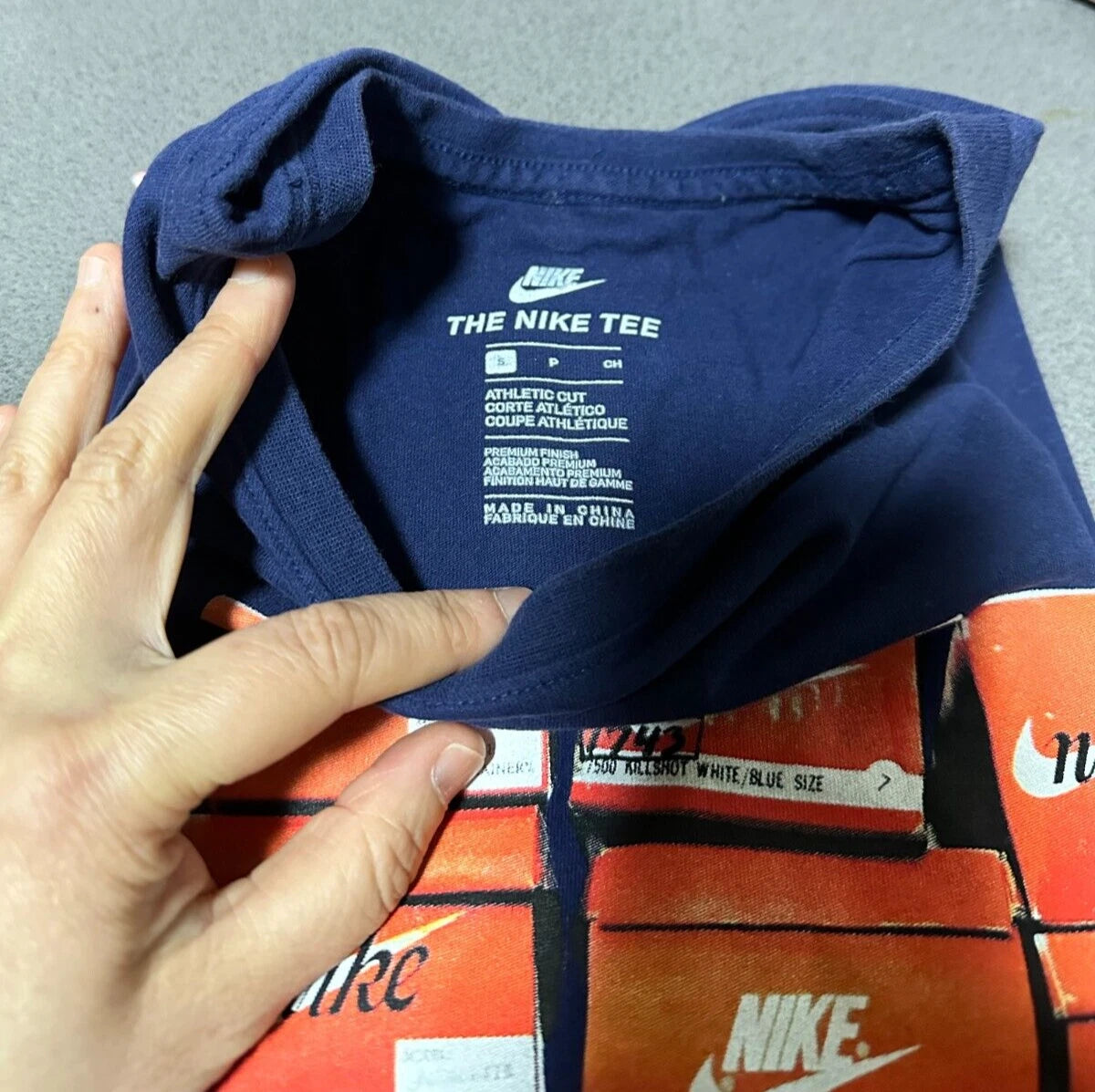 NIKE Pile of Boxes & Collector Holding Shoe Boxes Total 7 T-Shirt Size S JAPAN