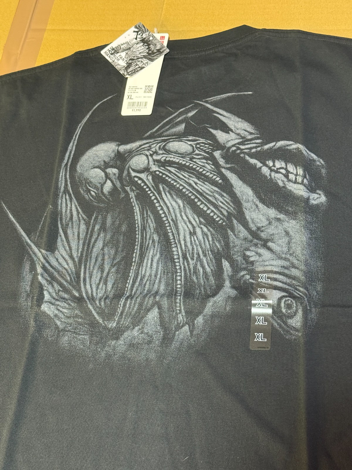 BERSERK Uniqlo 2025 T-shirt Relaxed-fit Griffith Behelit Black Size XL JAPAN3