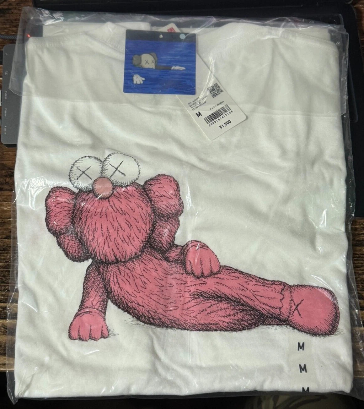 UNIQLO x KAWS 2023 Art Book Ver. T-shirt White/Pink Size M (US S) From JAPAN